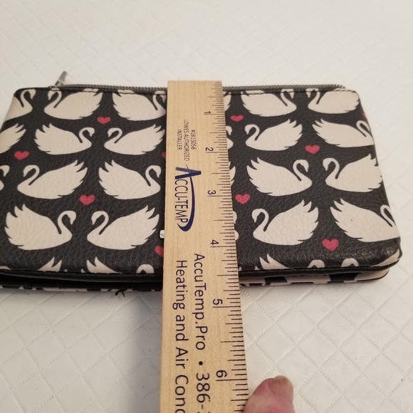 RELIC Faux Leather Zip Wallet Cell Phone Holder 7.25" x 4.25" Swan Heart Print - Picture 3 of 6